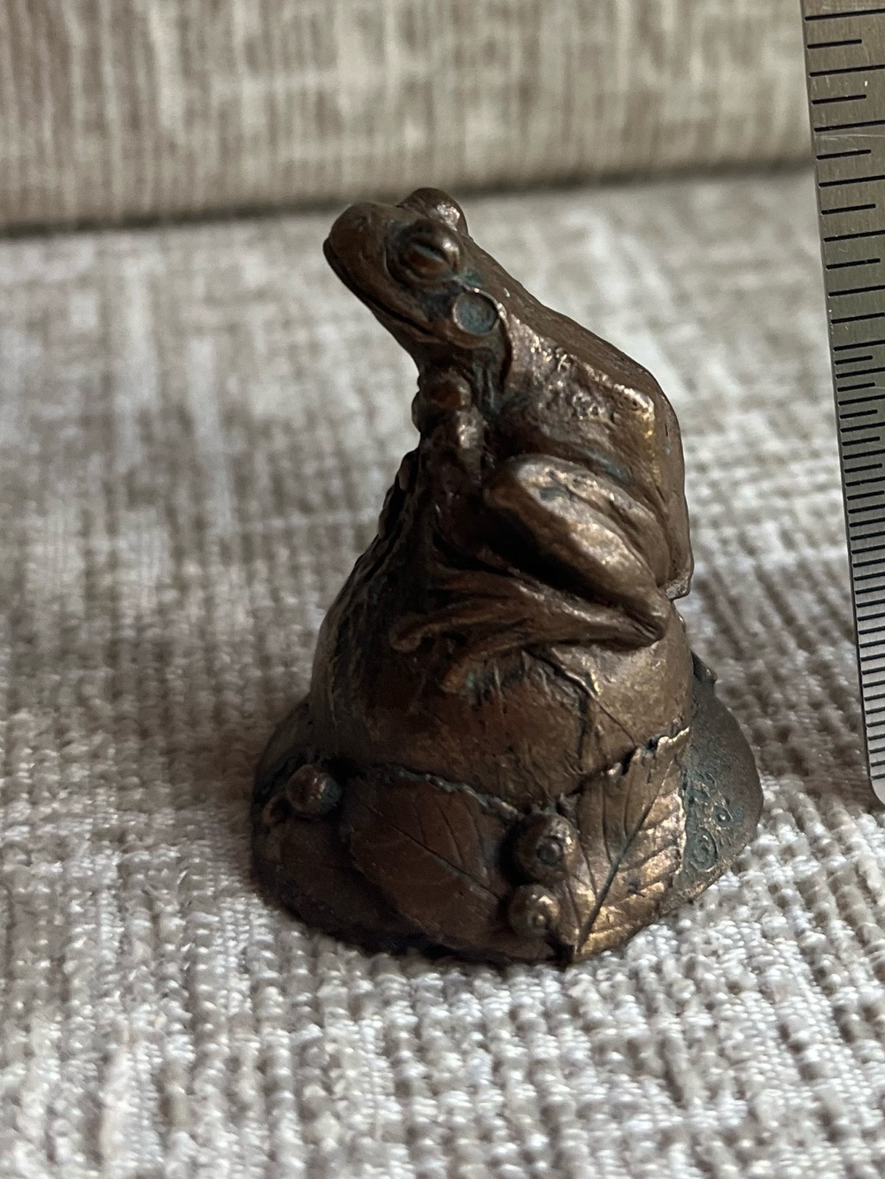 Miniature Frog Cairn Studio CairnBronze “Gimme a Kiss” Figurine Tim Wolfe